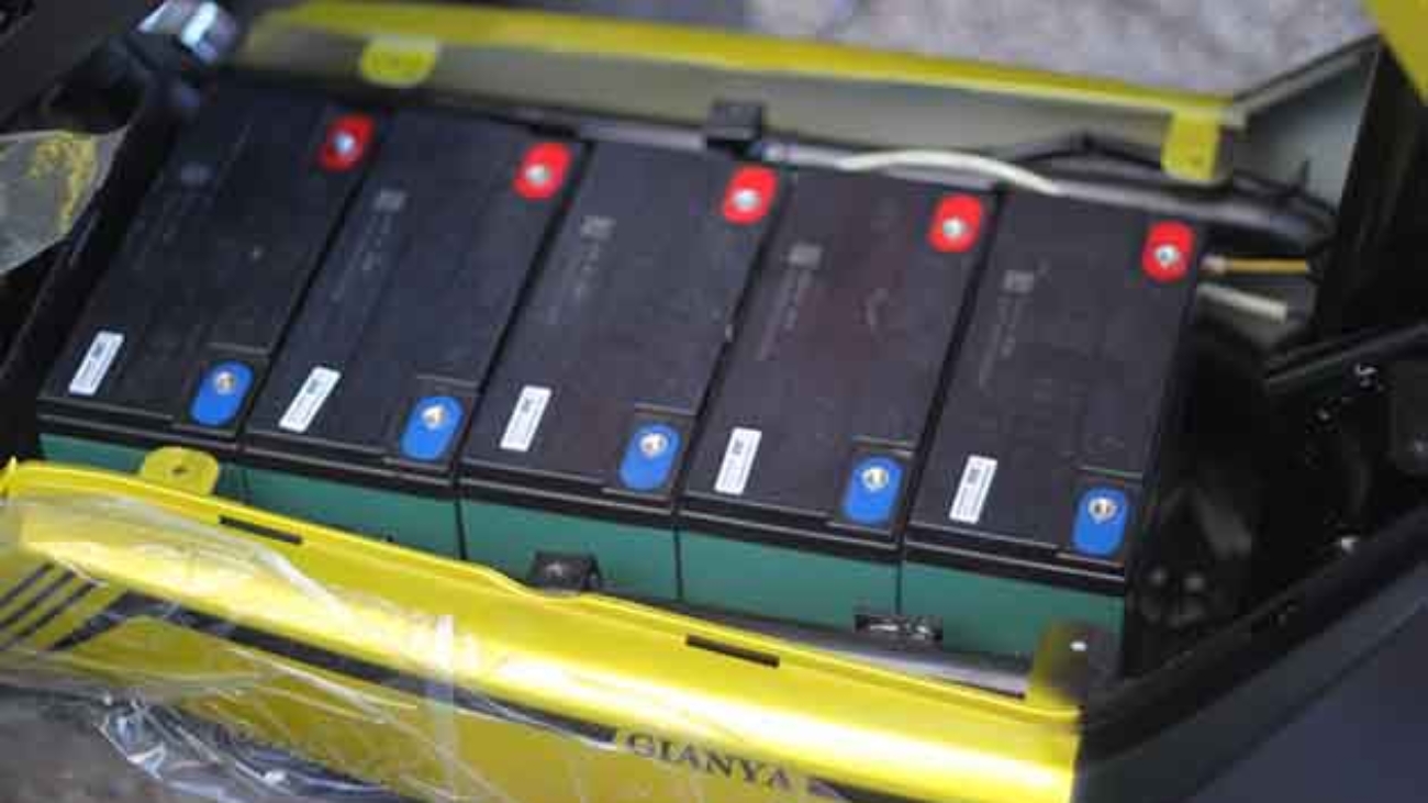 cach thay binh acquy cho xe dap dien